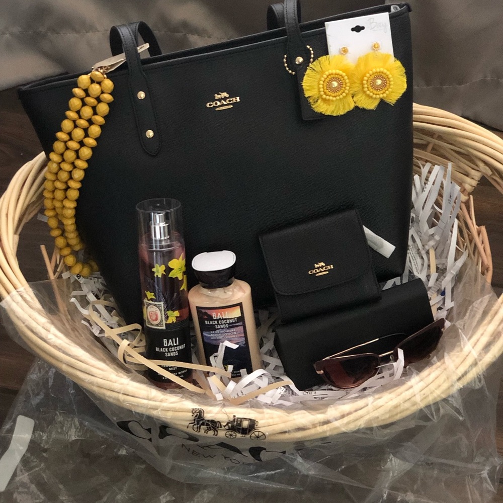 COACH Handbag & Wallet Gift Set